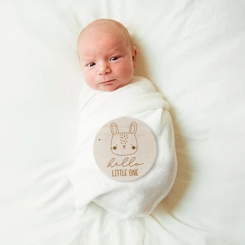 Çeşitli stilleri mevcuttur Ahşap Kişiselleştirilmiş Bebek Duyuru Plak burcu Yenidoğan Fotoğraf Prop Doğum Varış